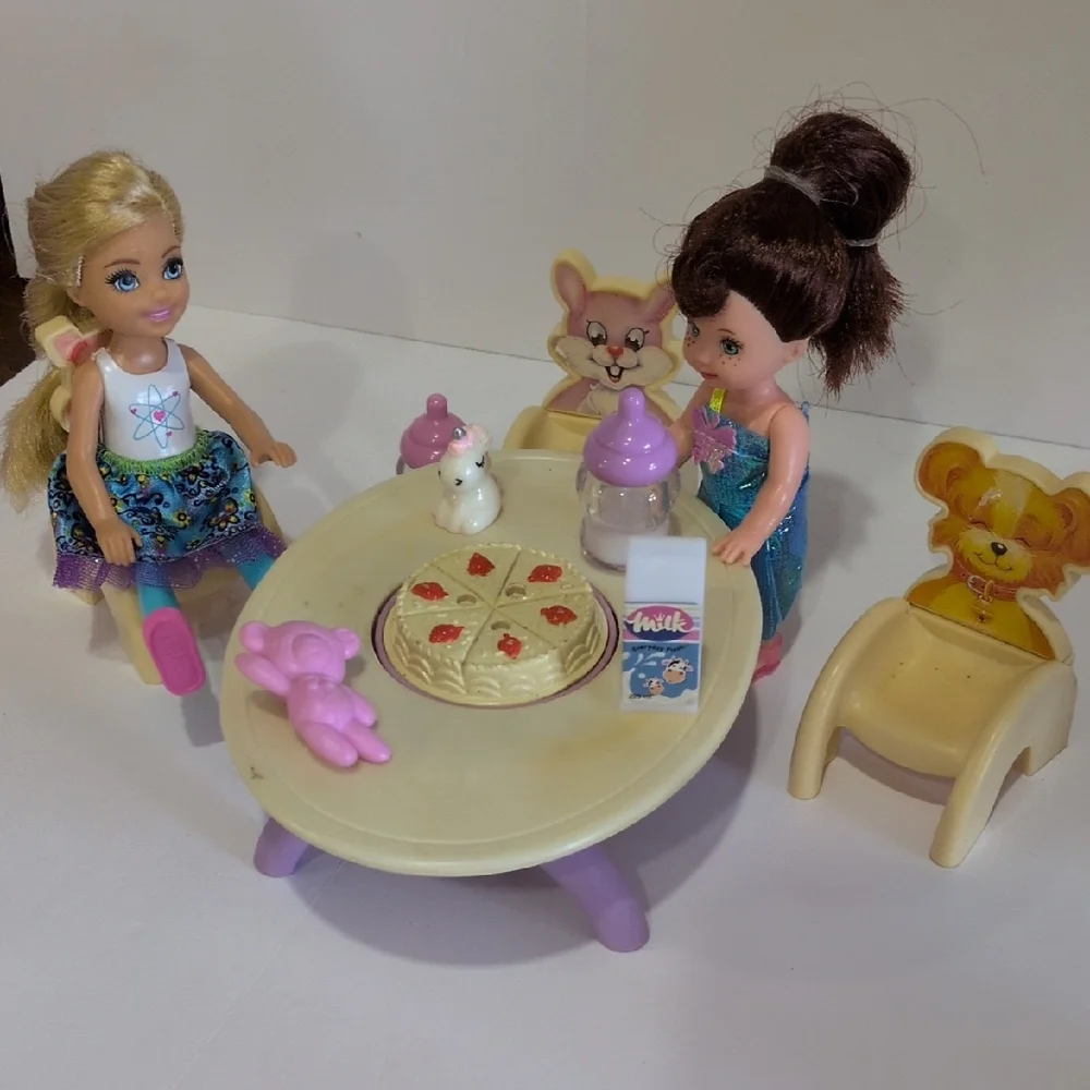 Barbie Family Set - 1966 Barbie, 1968 Ken, and 2017 Chelsea - Picture 2 of 16